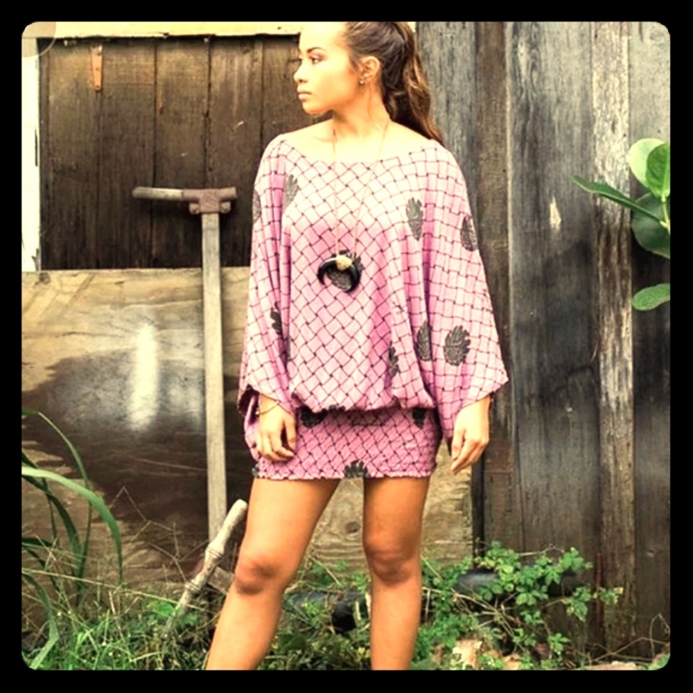 (2) Living Hula Dresses olive na Manu pink hala